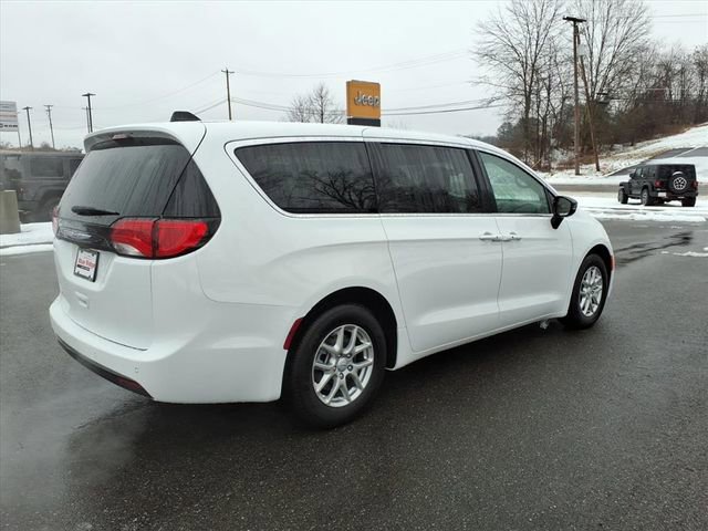 New 2026 Chrysler Voyager LX image 4