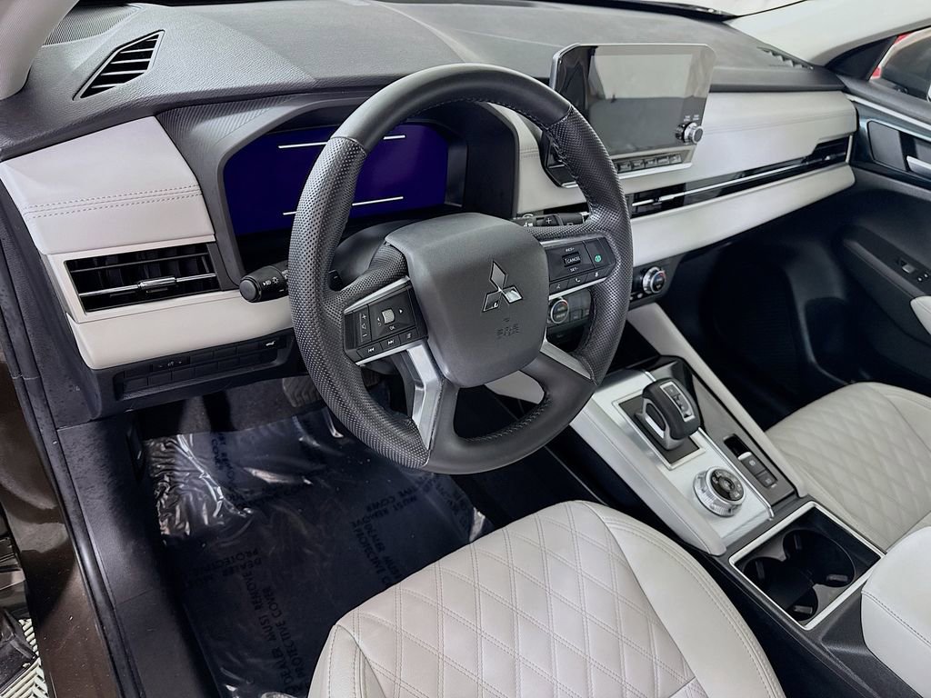 Used 2023 Mitsubishi Outlander SEL AWD/4WD image 18