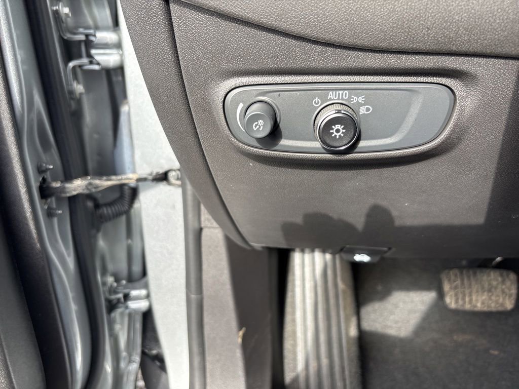 Used 2024 Chevrolet Equinox LS FWD image 40