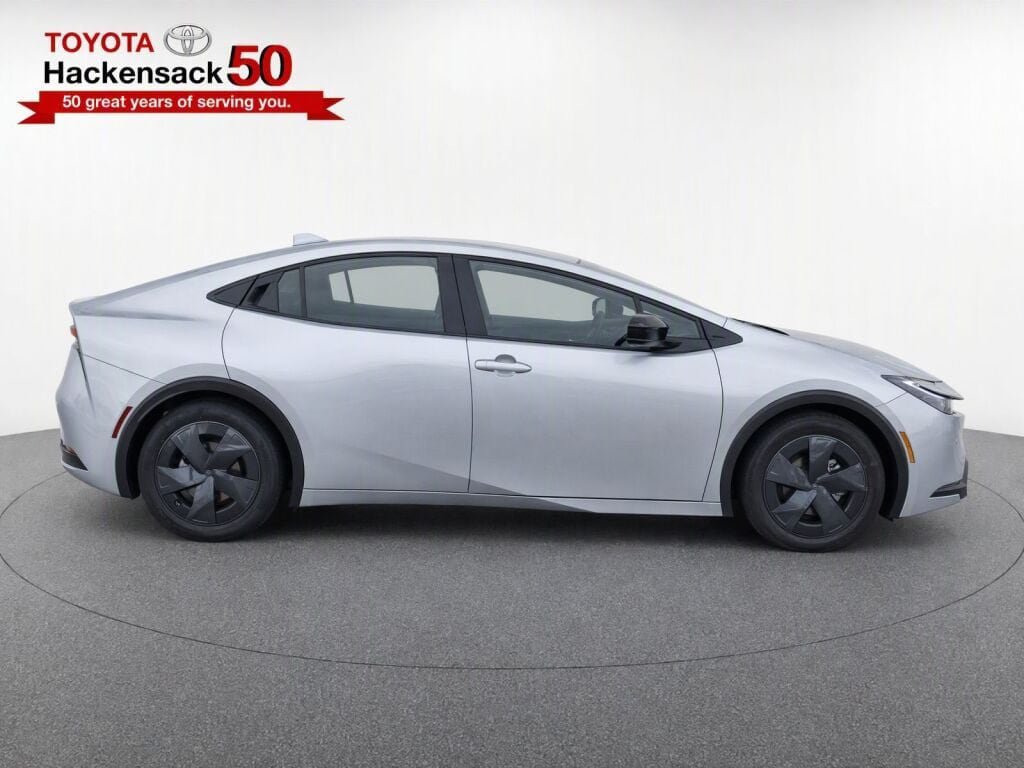Used 2025 Toyota Prius LE FWD image 8