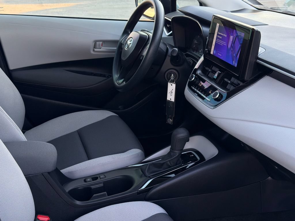 Used 2025 Toyota Corolla LE FWD image 10