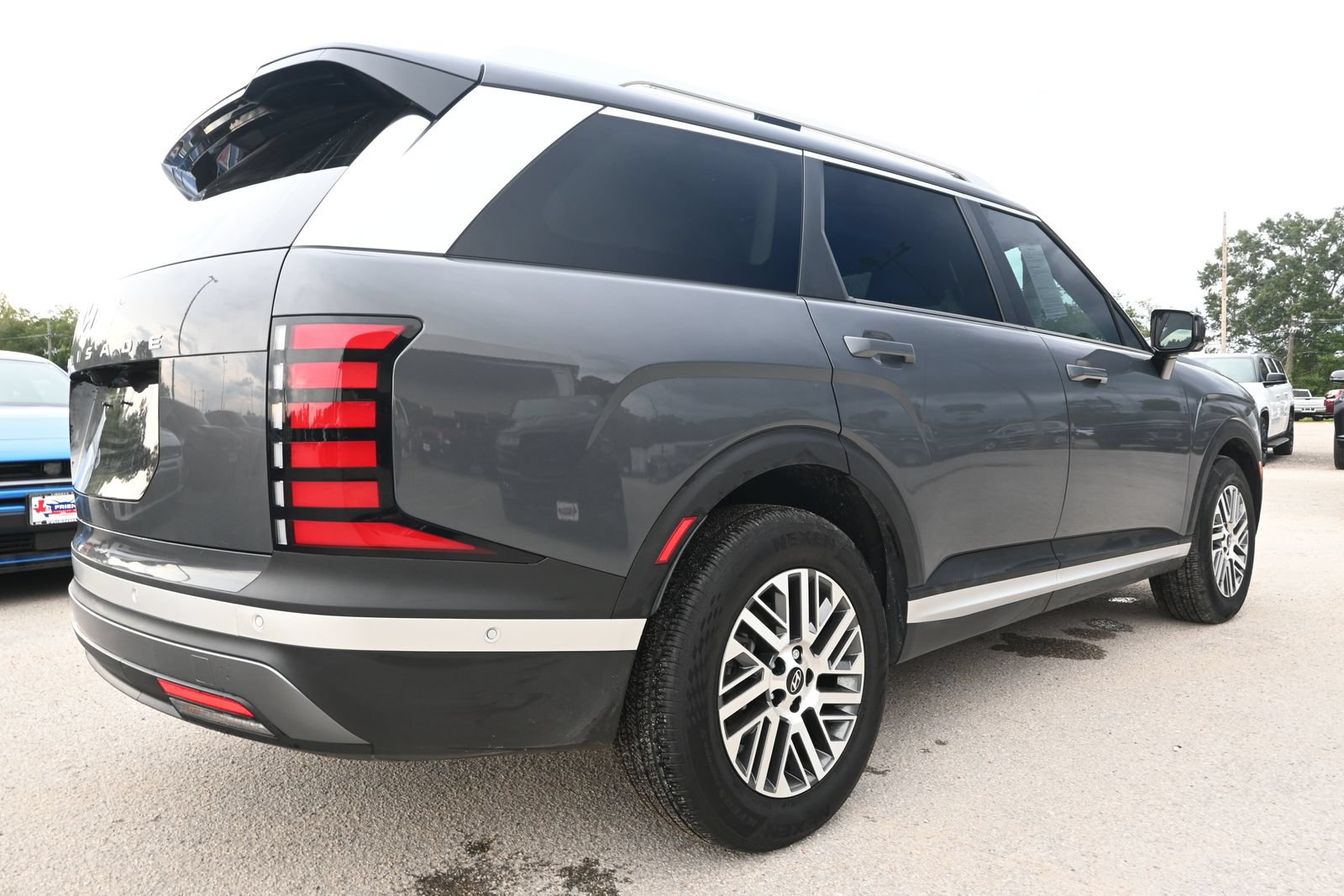 Used 2026 Hyundai Palisade SEL FWD image 2