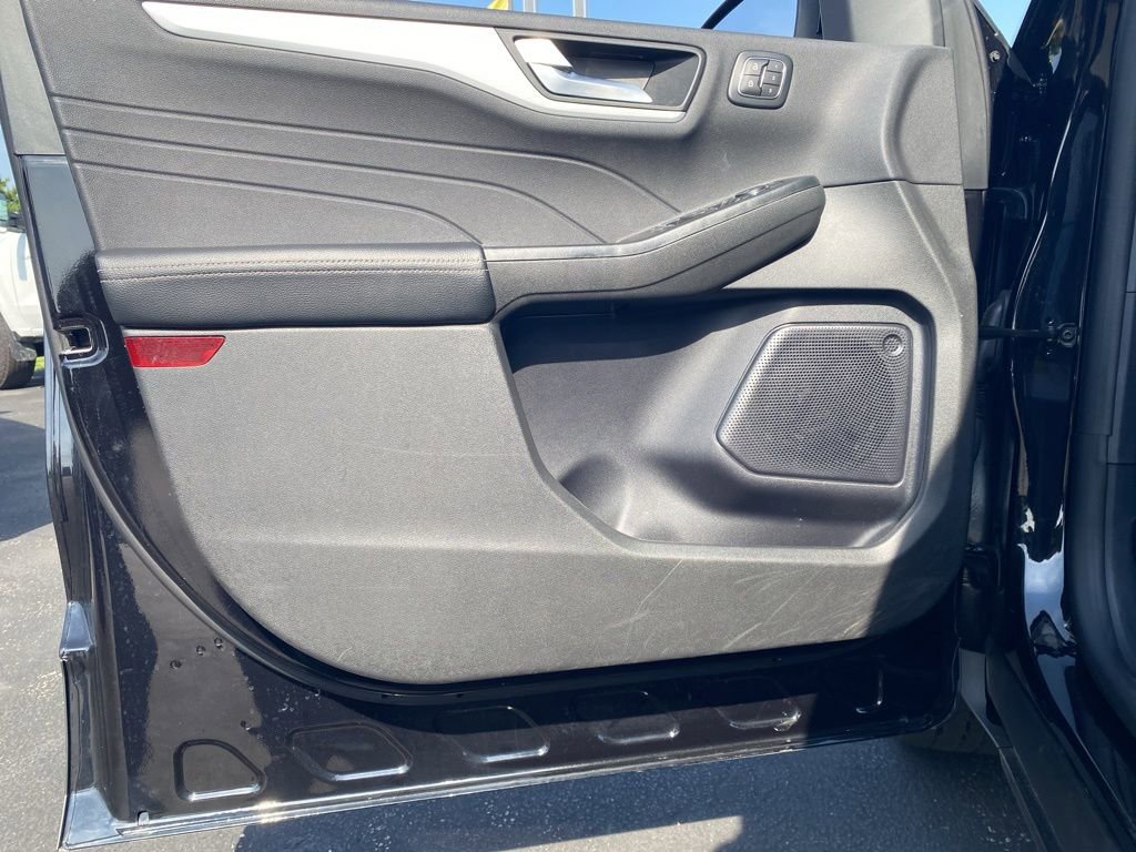 Used 2024 Ford Escape Platinum image 17