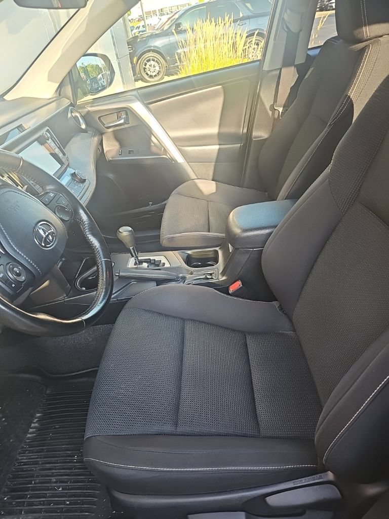 Used 2017 Toyota RAV4 XLE AWD/4WD image 10
