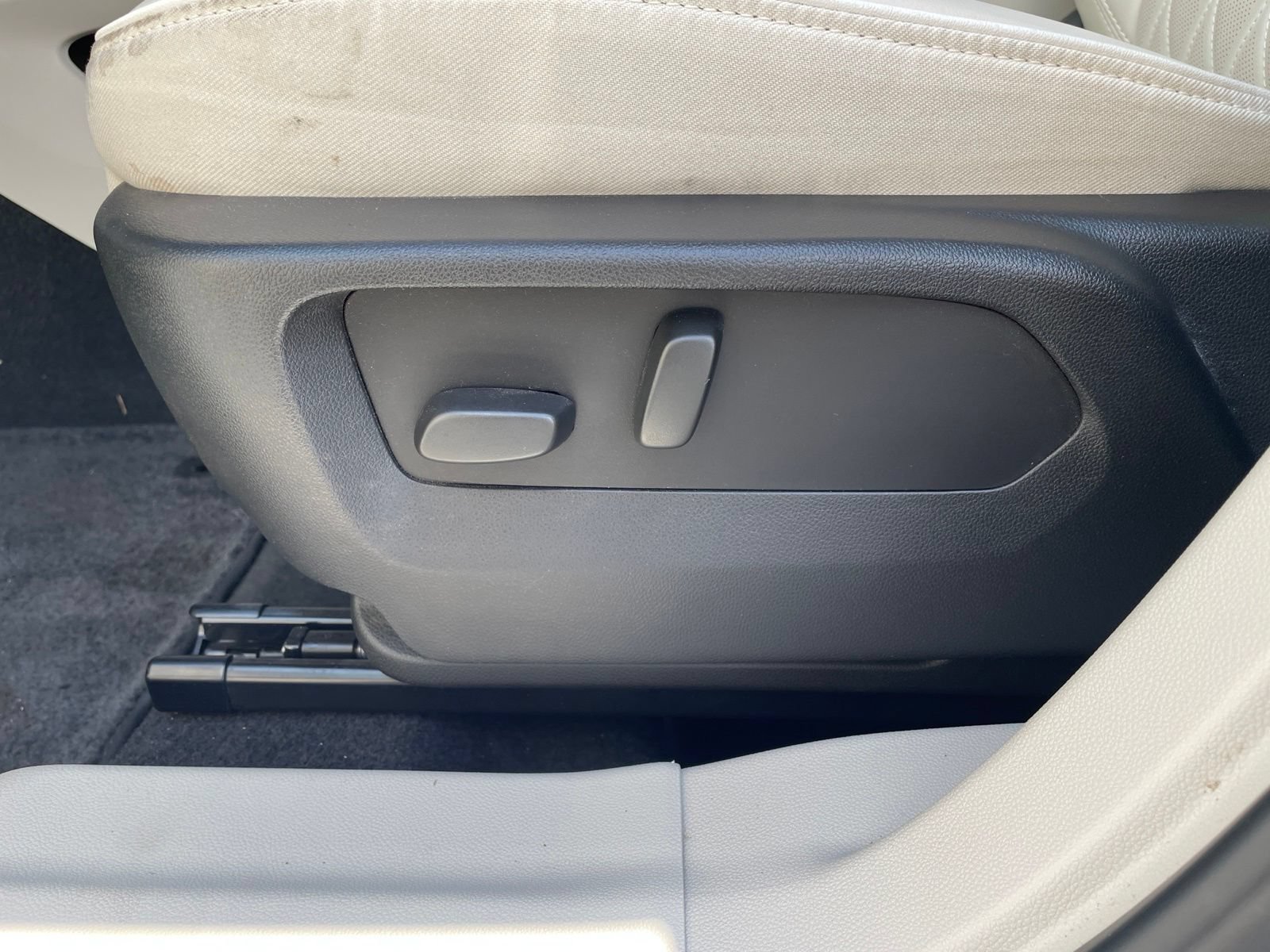 Used 2023 Buick Envision Avenir AWD/4WD image 14