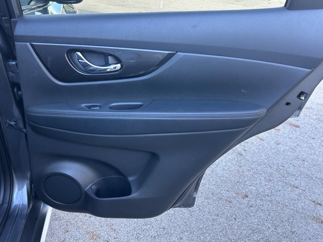 Used 2018 Nissan Rogue SV AWD/4WD image 35