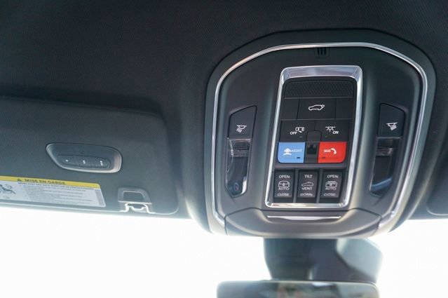 New 2025 Jeep Grand Cherokee Limited w/ Black Appearance Package image 30