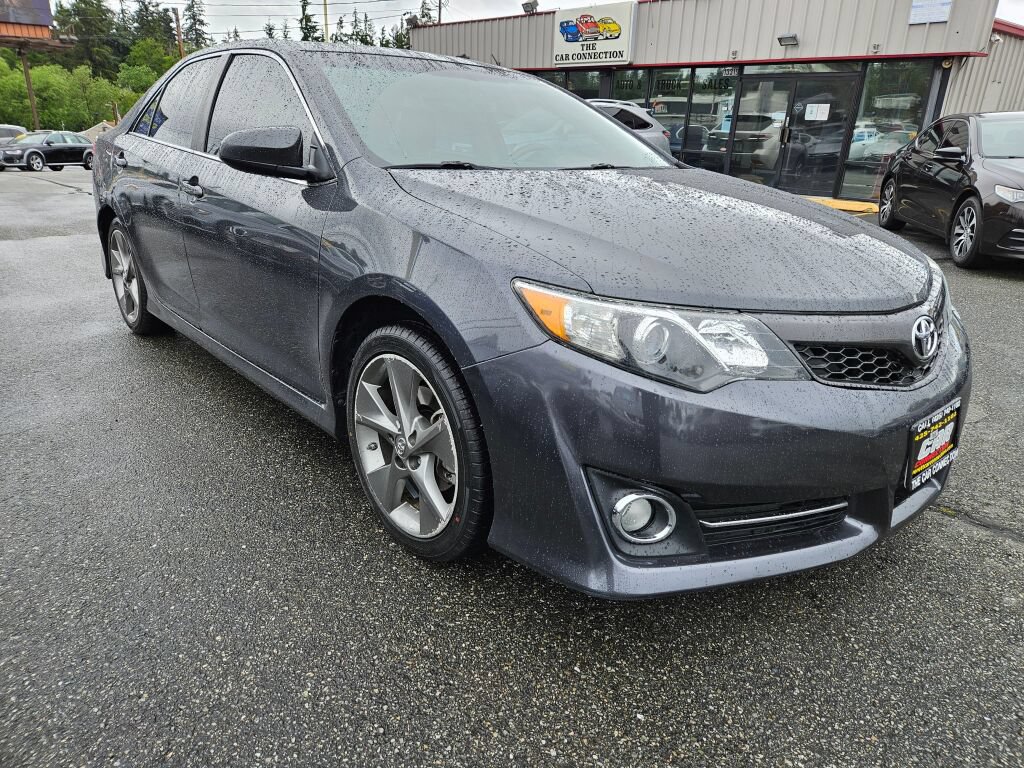 Used 2012 Toyota Camry SE w/ Leather Pkg FWD image 3