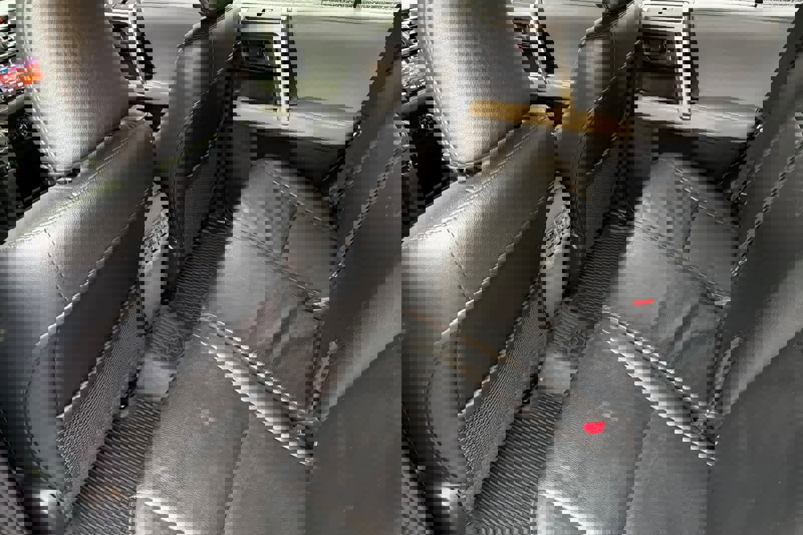 Used 2010 Toyota 4Runner SR5 w/ Premium Pkg w/Leather image 4