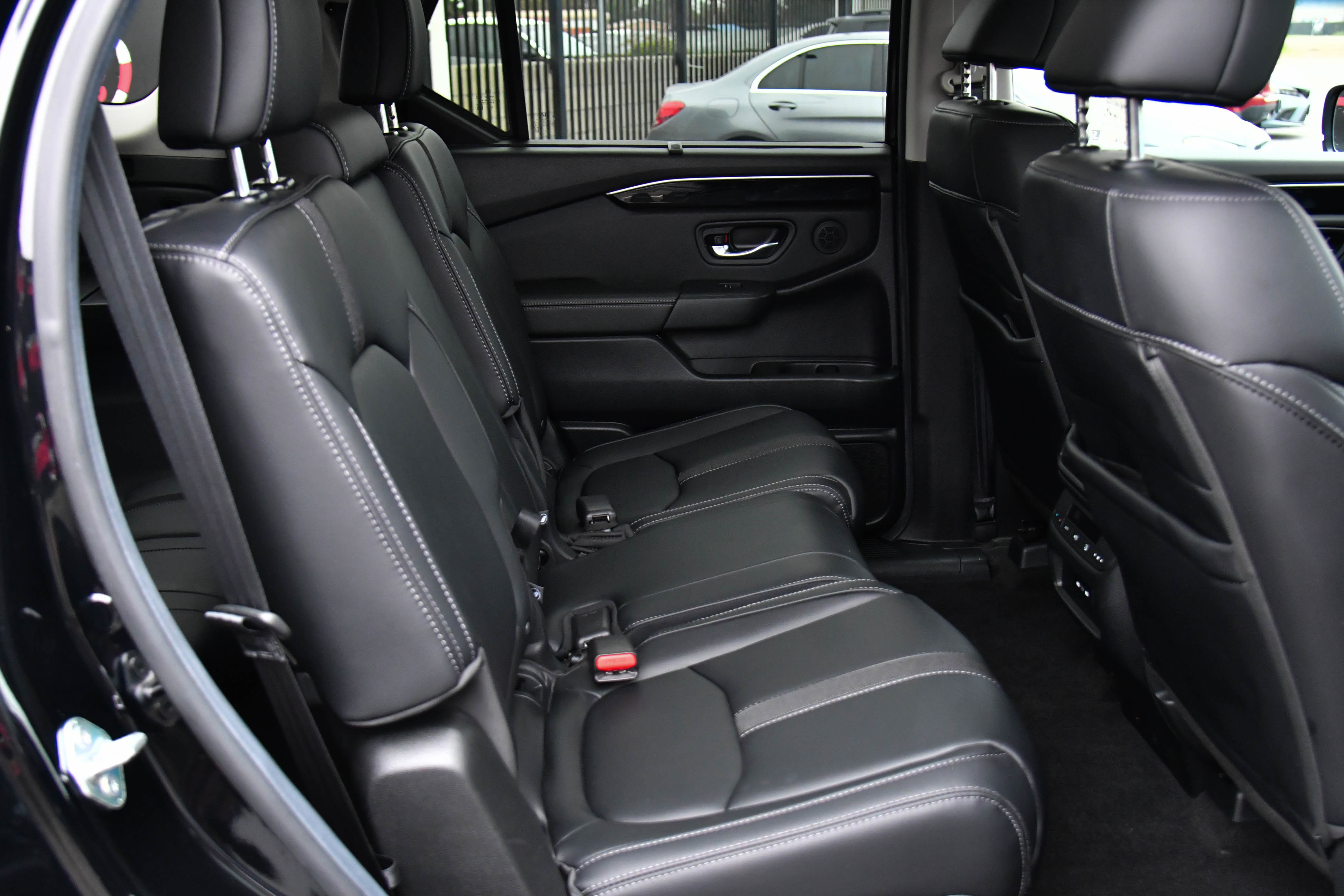 Used 2025 Honda Pilot EX-L image 48