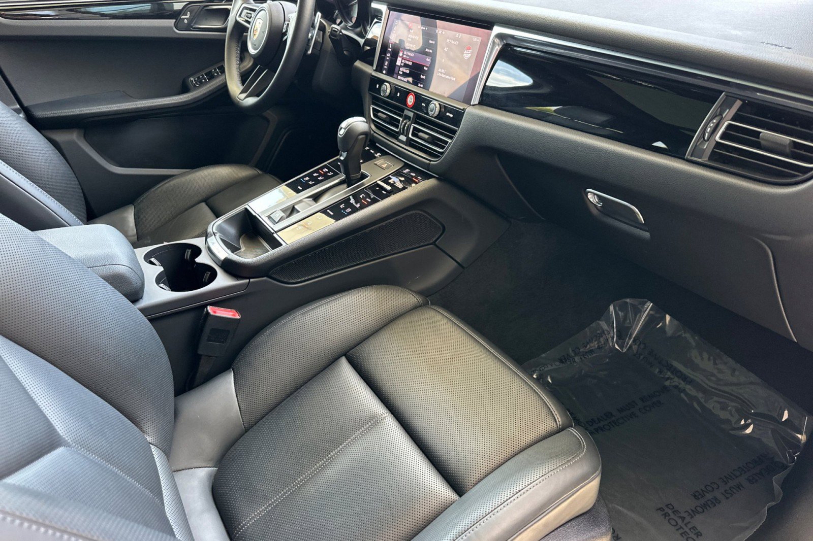 Certified 2024 Porsche Macan S AWD/4WD image 16
