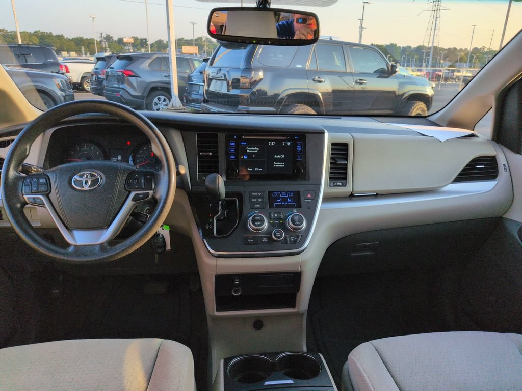 Used 2015 Toyota Sienna LE FWD image 13