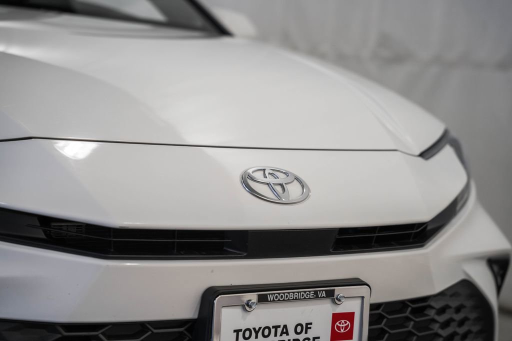 Used 2025 Toyota Camry SE image 10