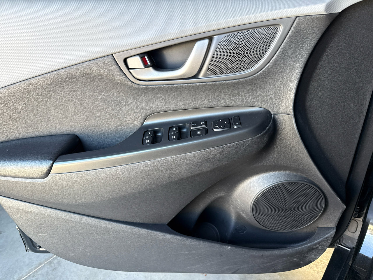 Used 2018 Hyundai Kona Limited image 29