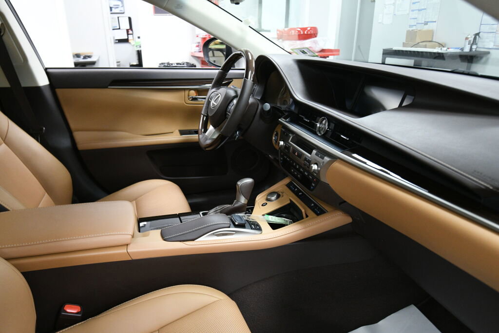 Used 2017 Lexus ES 350 w/ Navigation System Package image 31