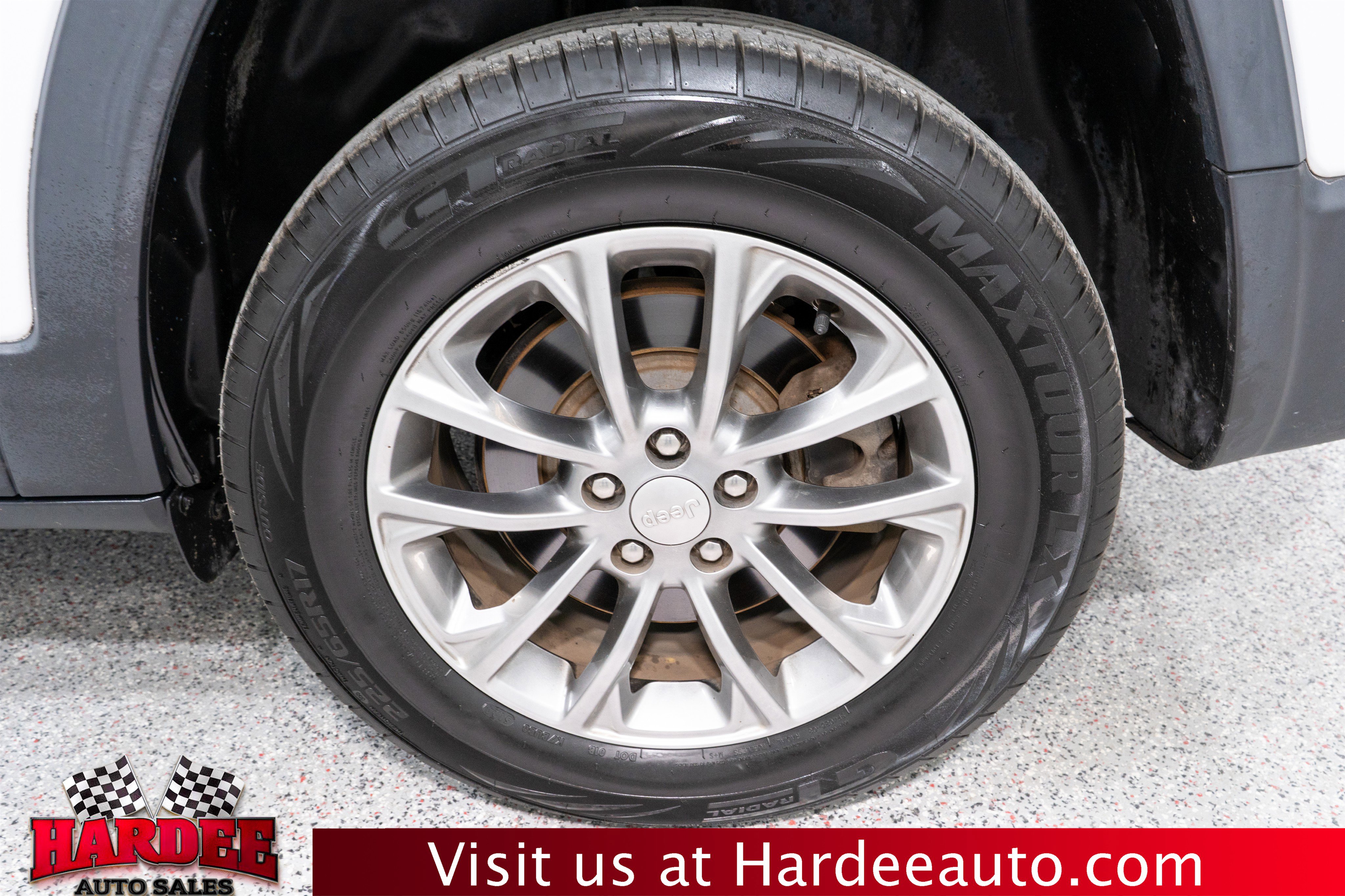 Used 2019 Jeep Cherokee Latitude Plus w/ Cold Weather Group image 10