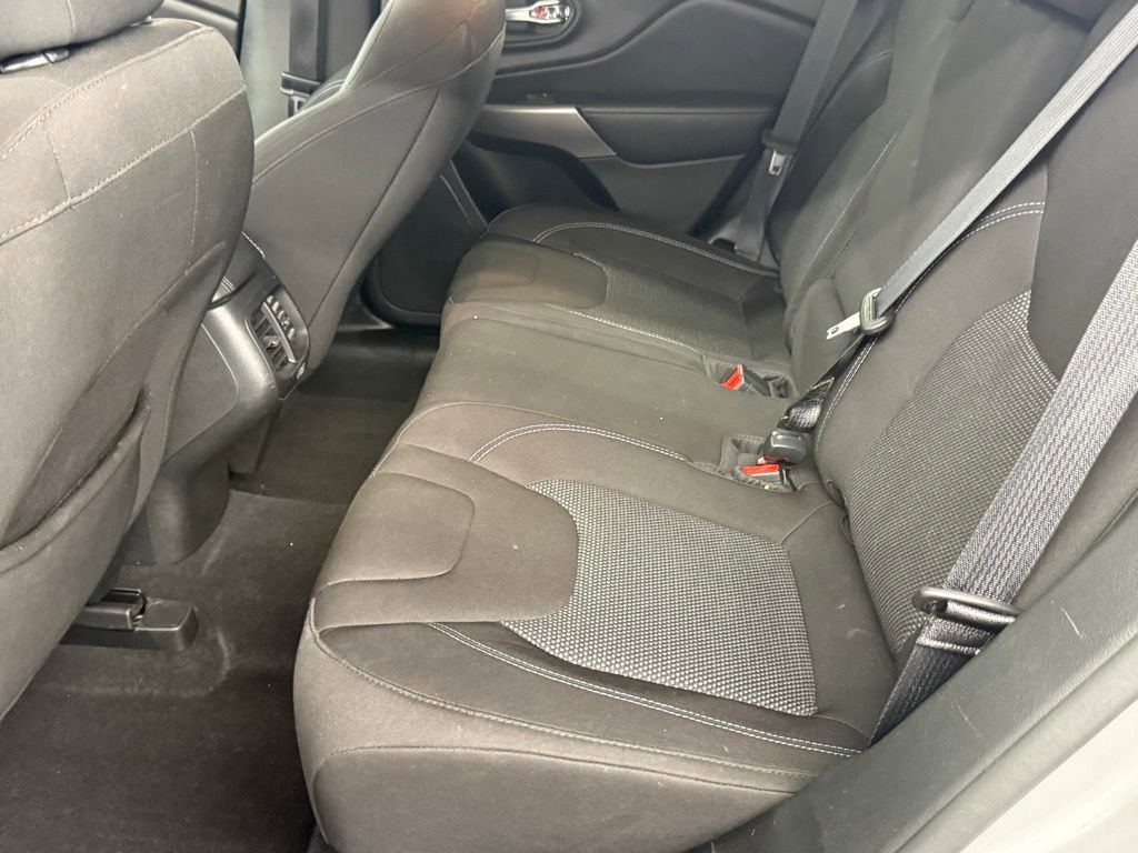 Used 2021 Jeep Cherokee Latitude image 34