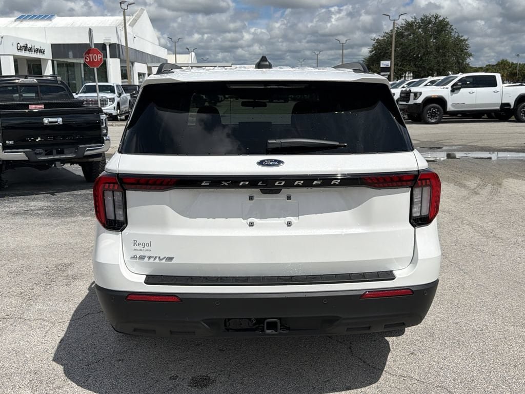 Used 2025 Ford Explorer Active RWD image 5