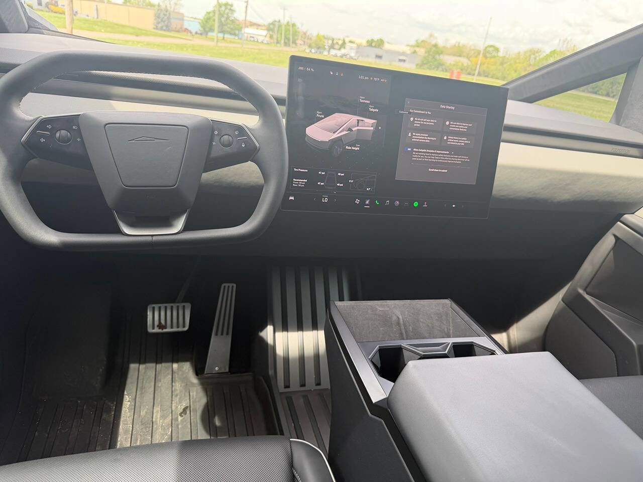 Used 2024 Tesla Cybertruck AWD Crew Cab image 10