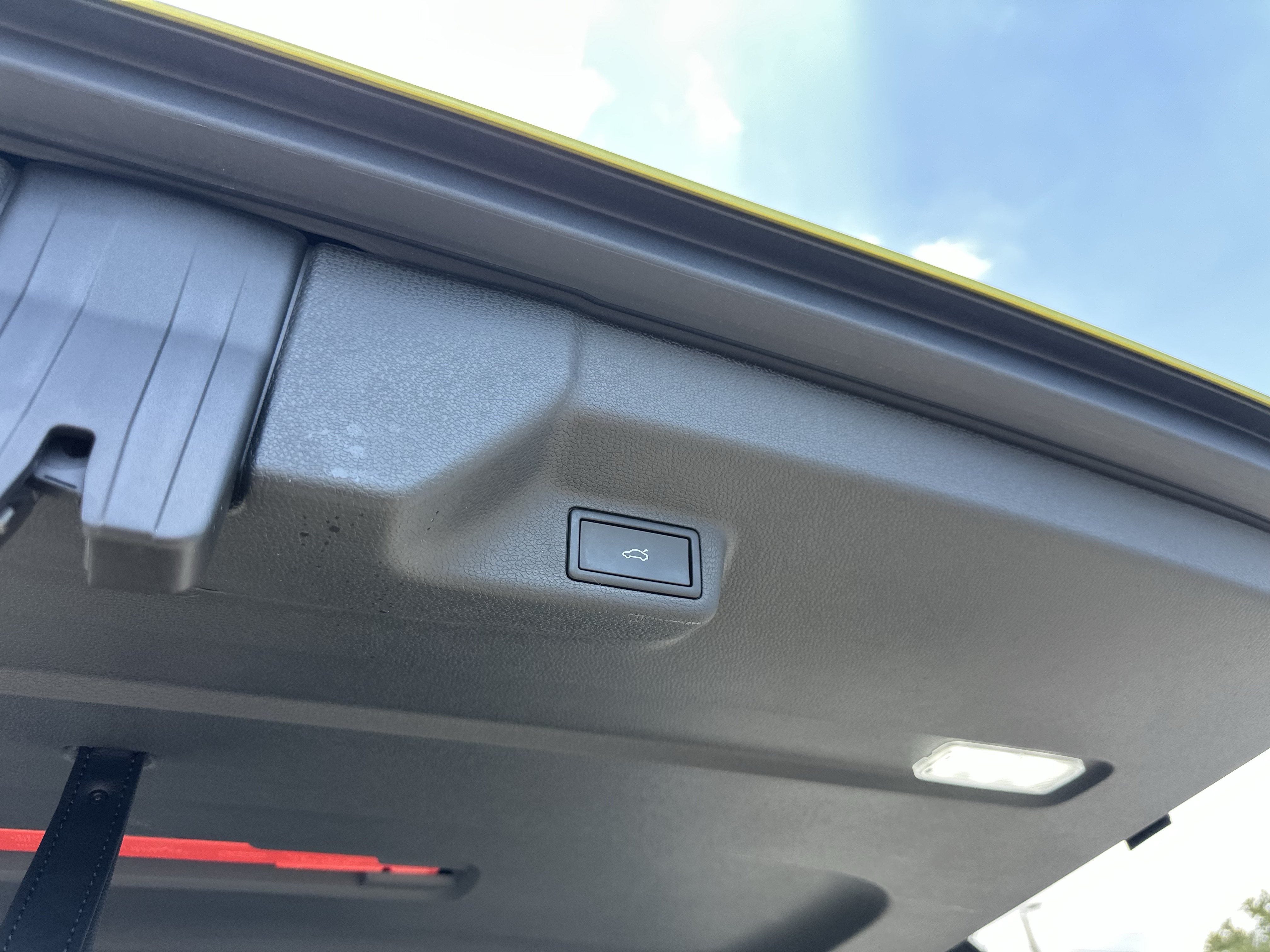 Certified 2025 Volkswagen ID. Buzz Pro S Plus w/ Cupholders Package RWD image 7