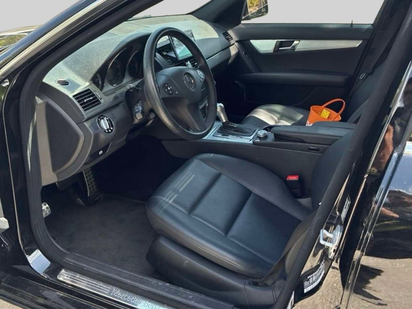 Used 2009 Mercedes-Benz C 300 4MATIC Sedan image 2