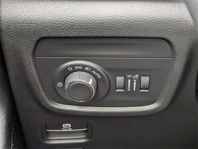 Used 2023 Jeep Grand Cherokee Laredo image 26