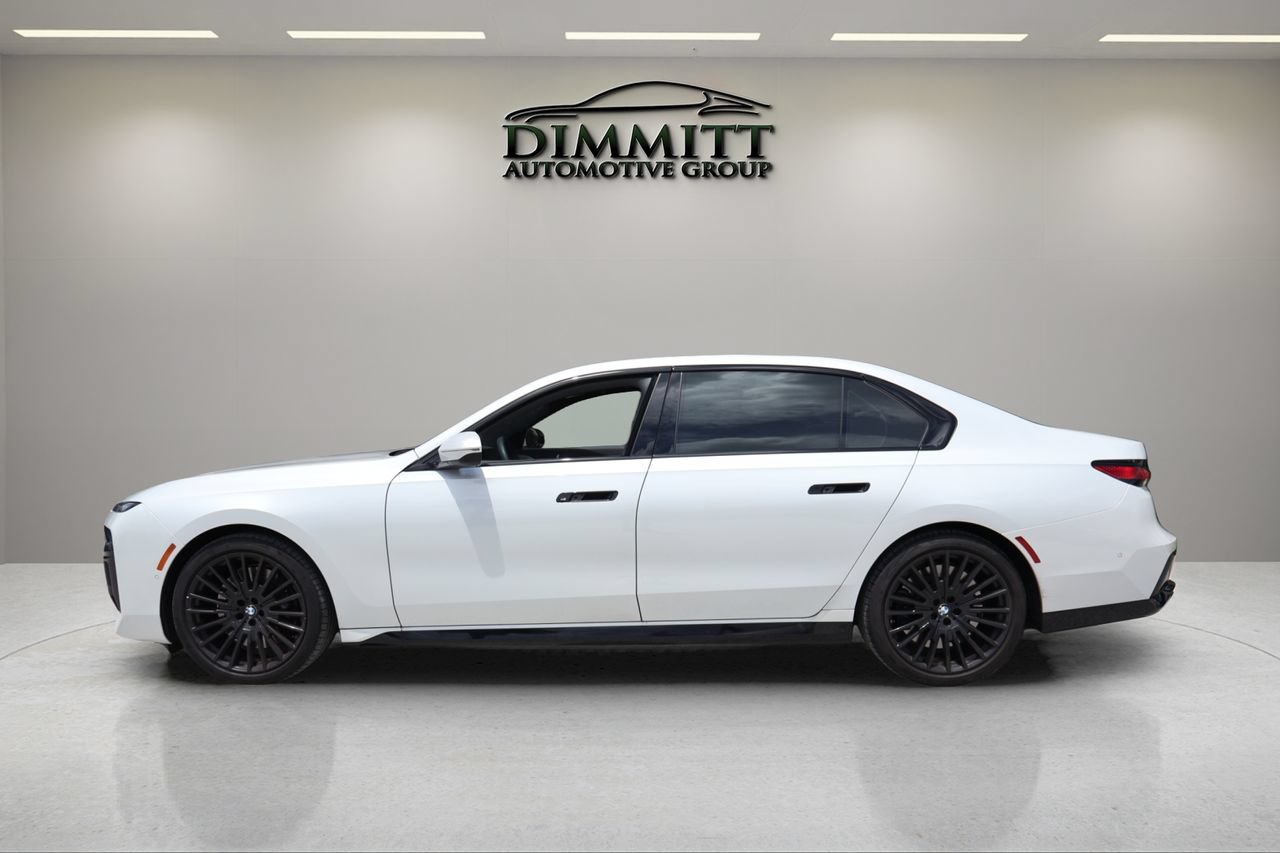 Used 2025 BMW 760i xDrive w/ Executive Package AWD/4WD image 2