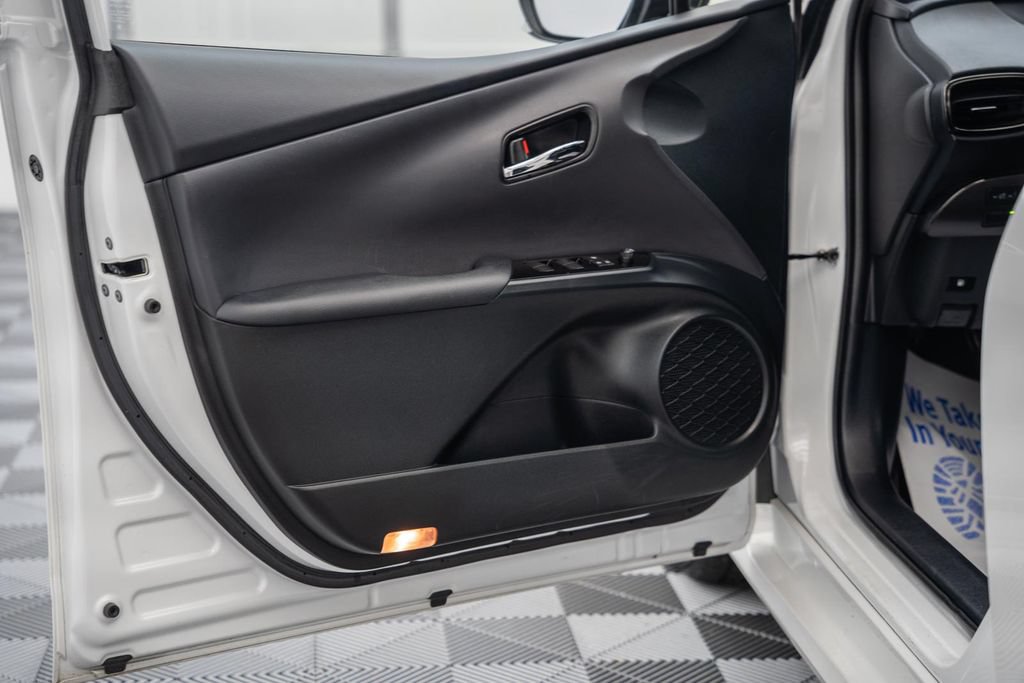 Certified 2021 Toyota Prius FWD image 41