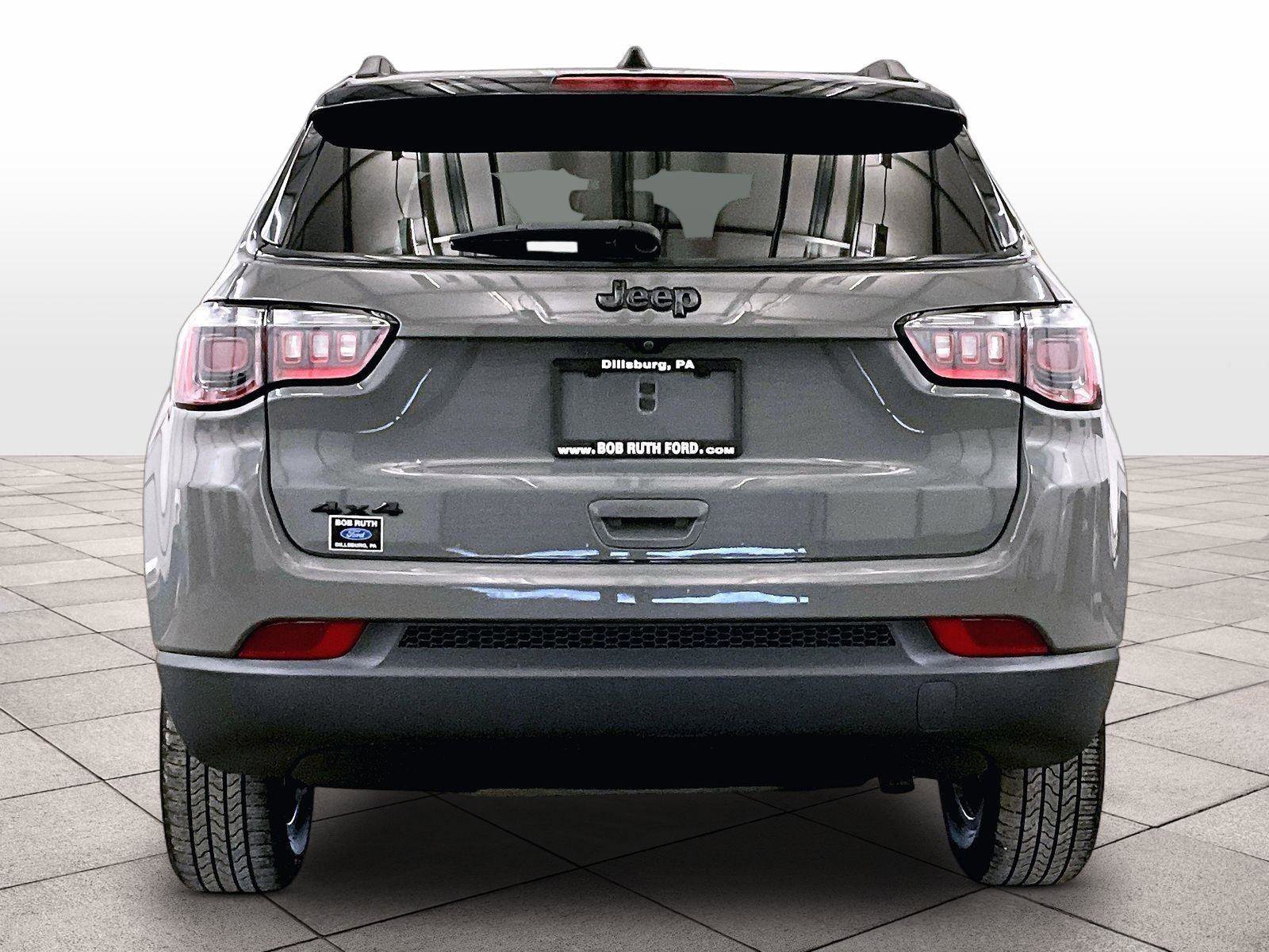 Used 2021 Jeep Compass Sport image 4