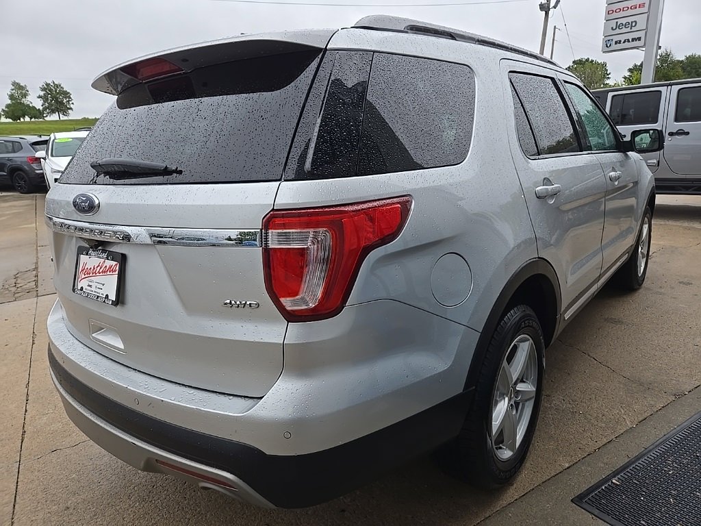 Used 2017 Ford Explorer XLT image 15