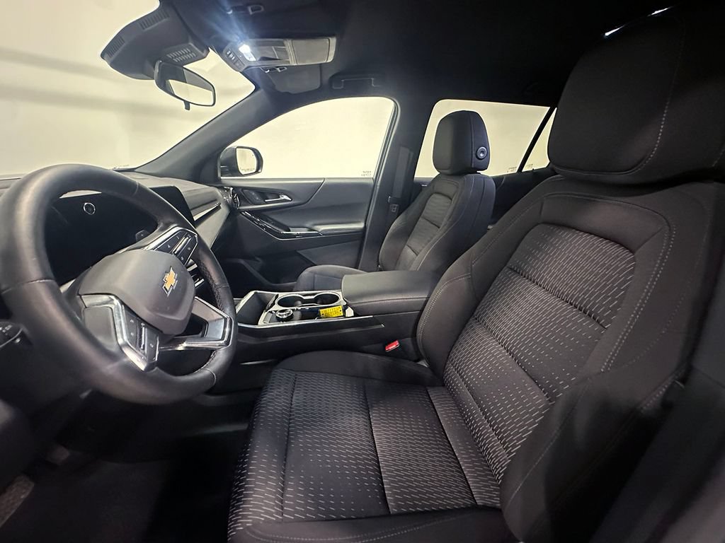 Used 2026 Chevrolet Equinox LT AWD/4WD image 3