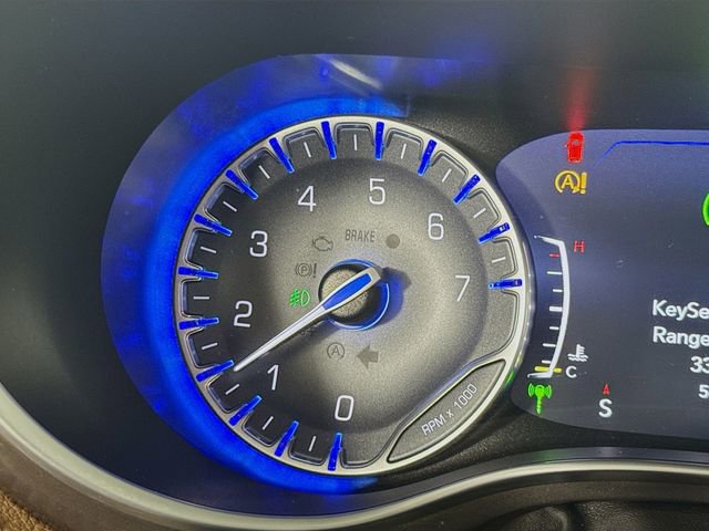 Used 2017 Chrysler Pacifica Limited FWD image 14