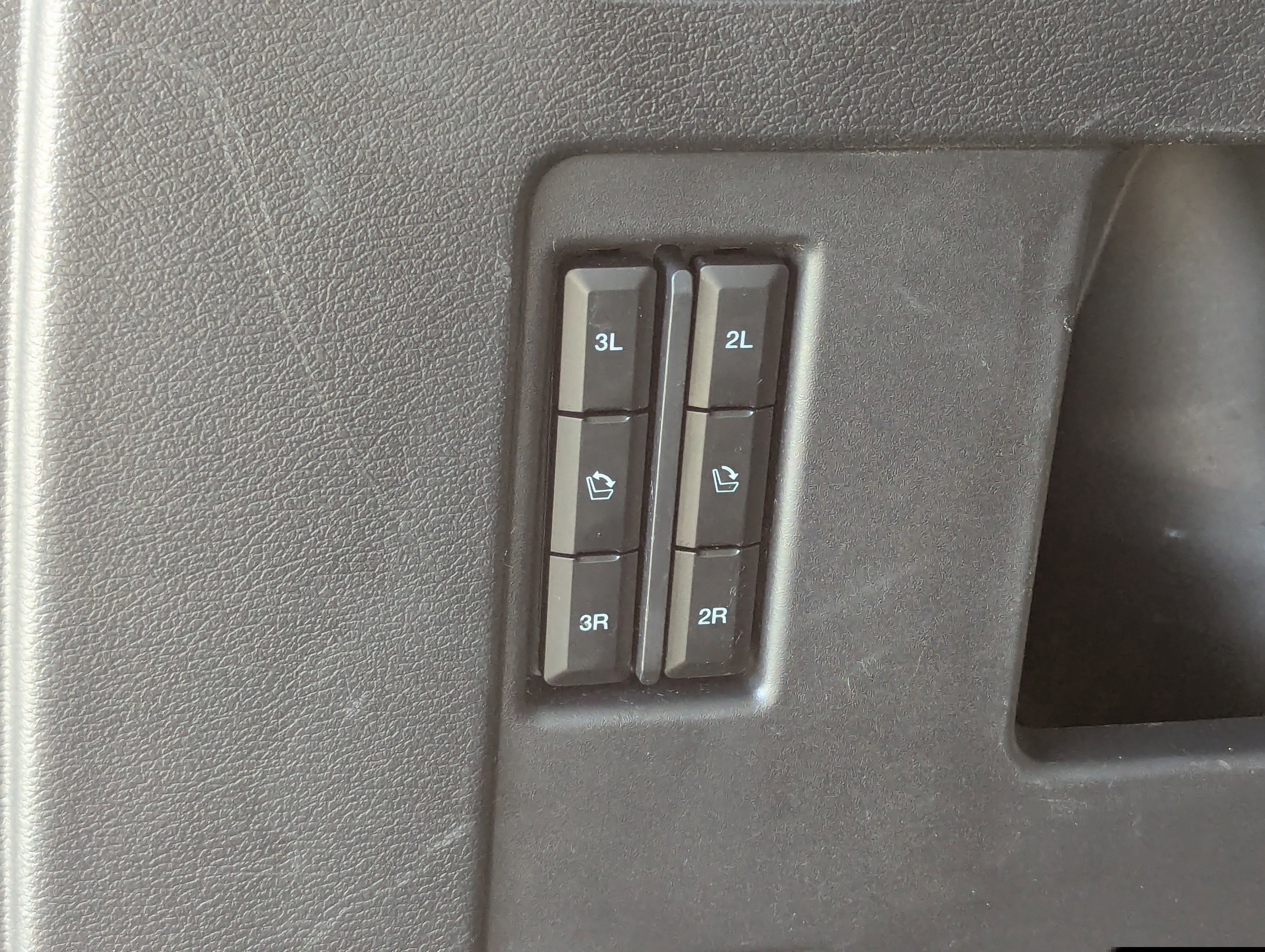 Used 2024 Ford Expedition Limited image 17