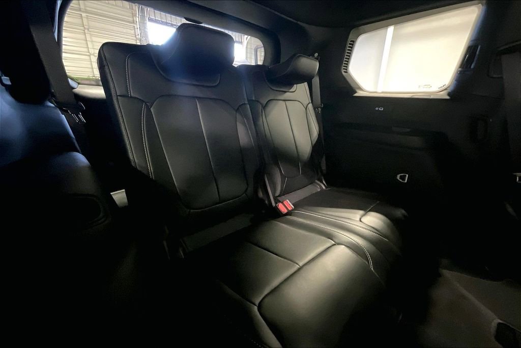 Used 2025 Jeep Grand Cherokee L Limited w/ Black Appearance Package image 38