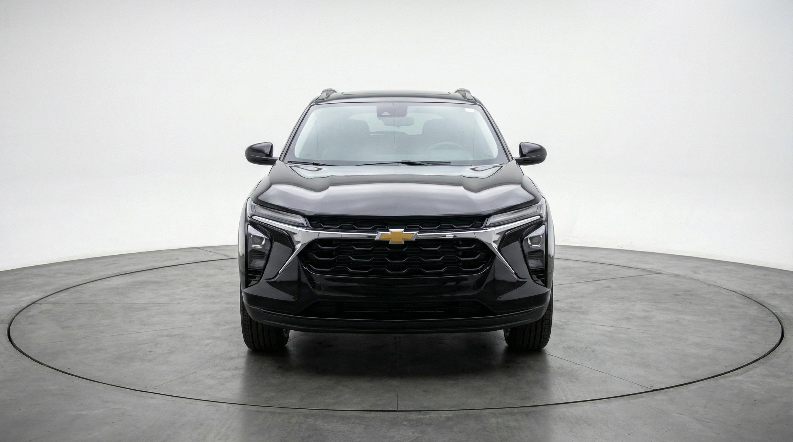 Used 2025 Chevrolet Trax LT image 2