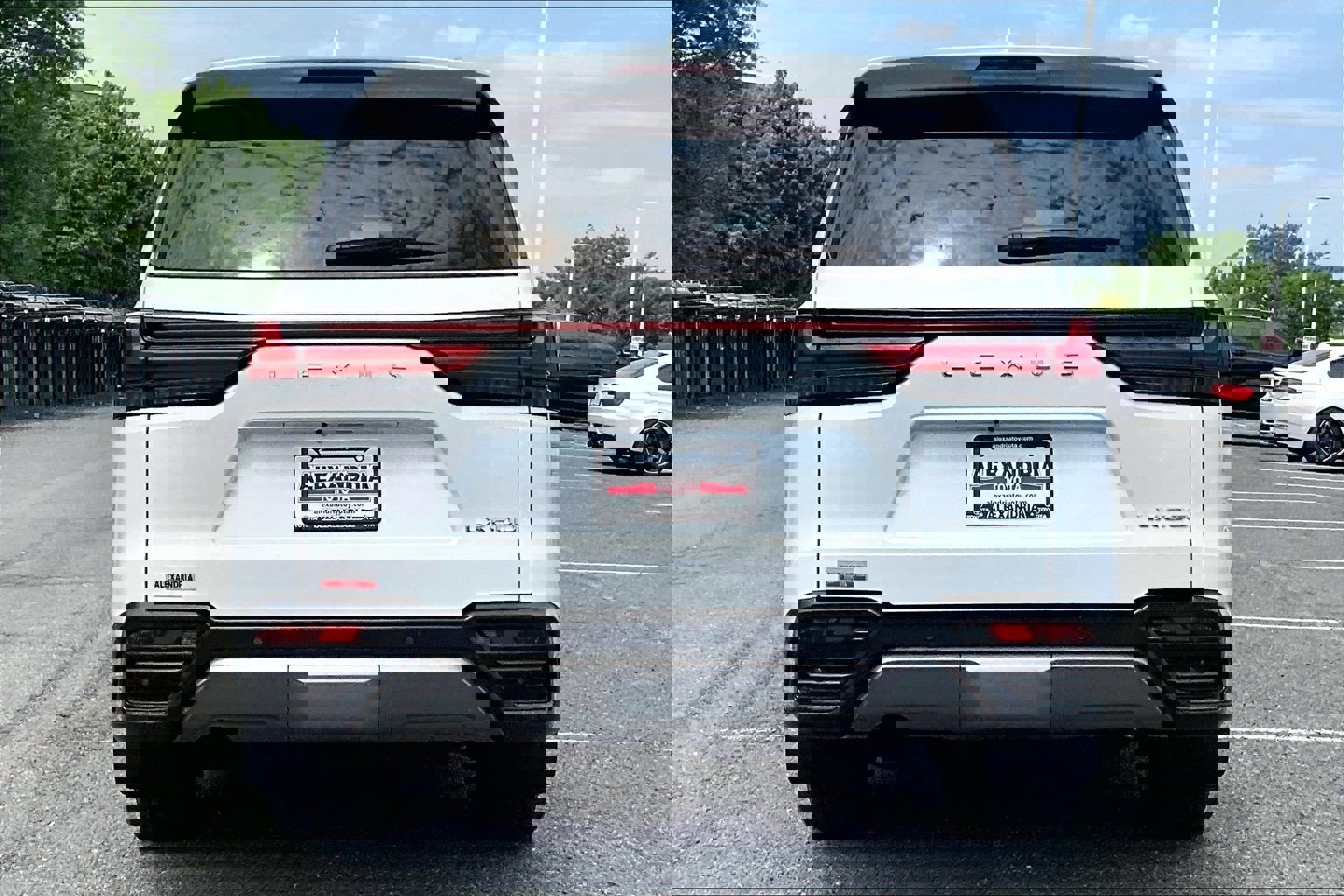 Used 2024 Lexus LX 600 4WD w/ Appearance Package image 4