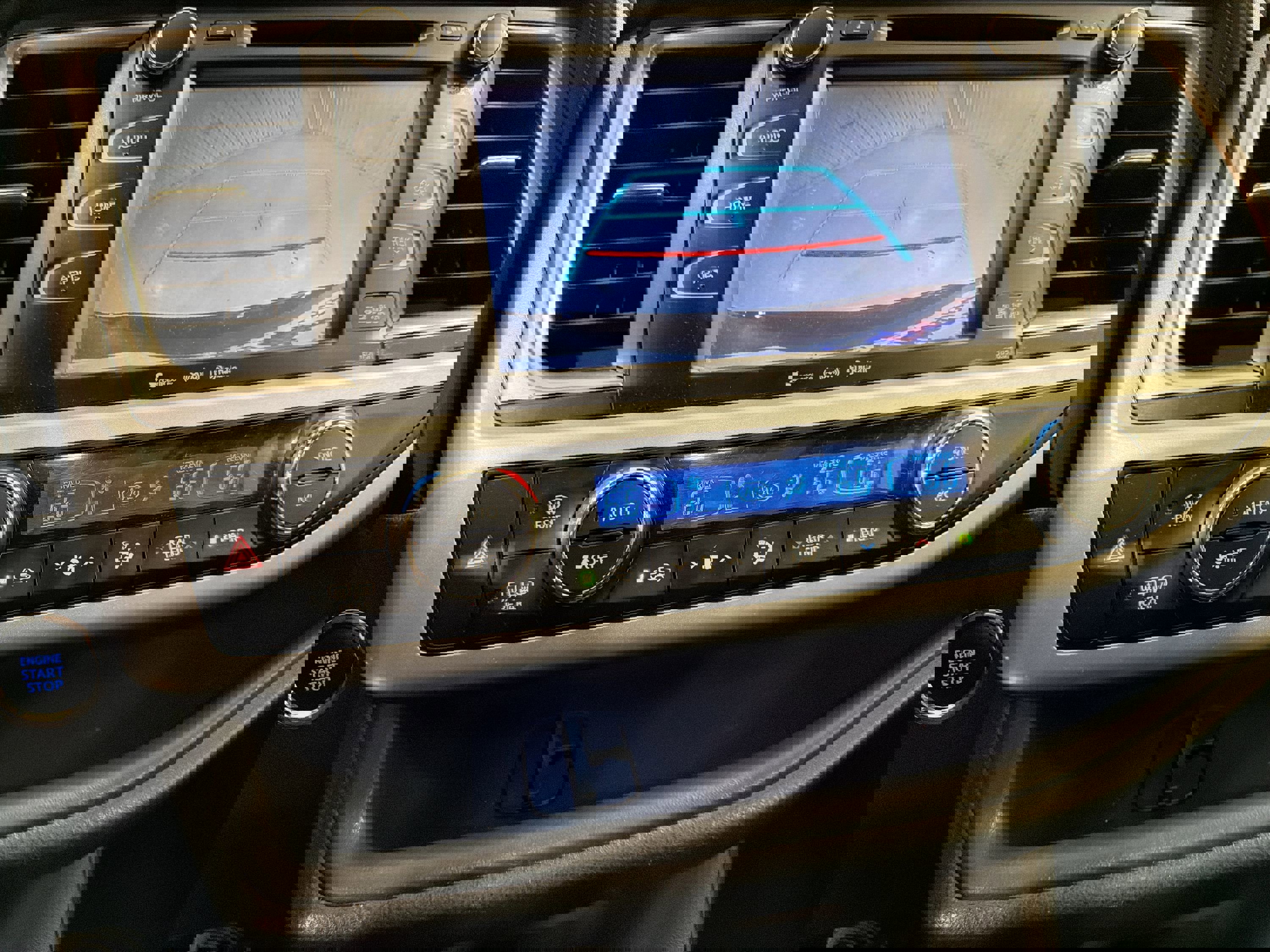 Used 2019 Toyota Highlander SE image 18