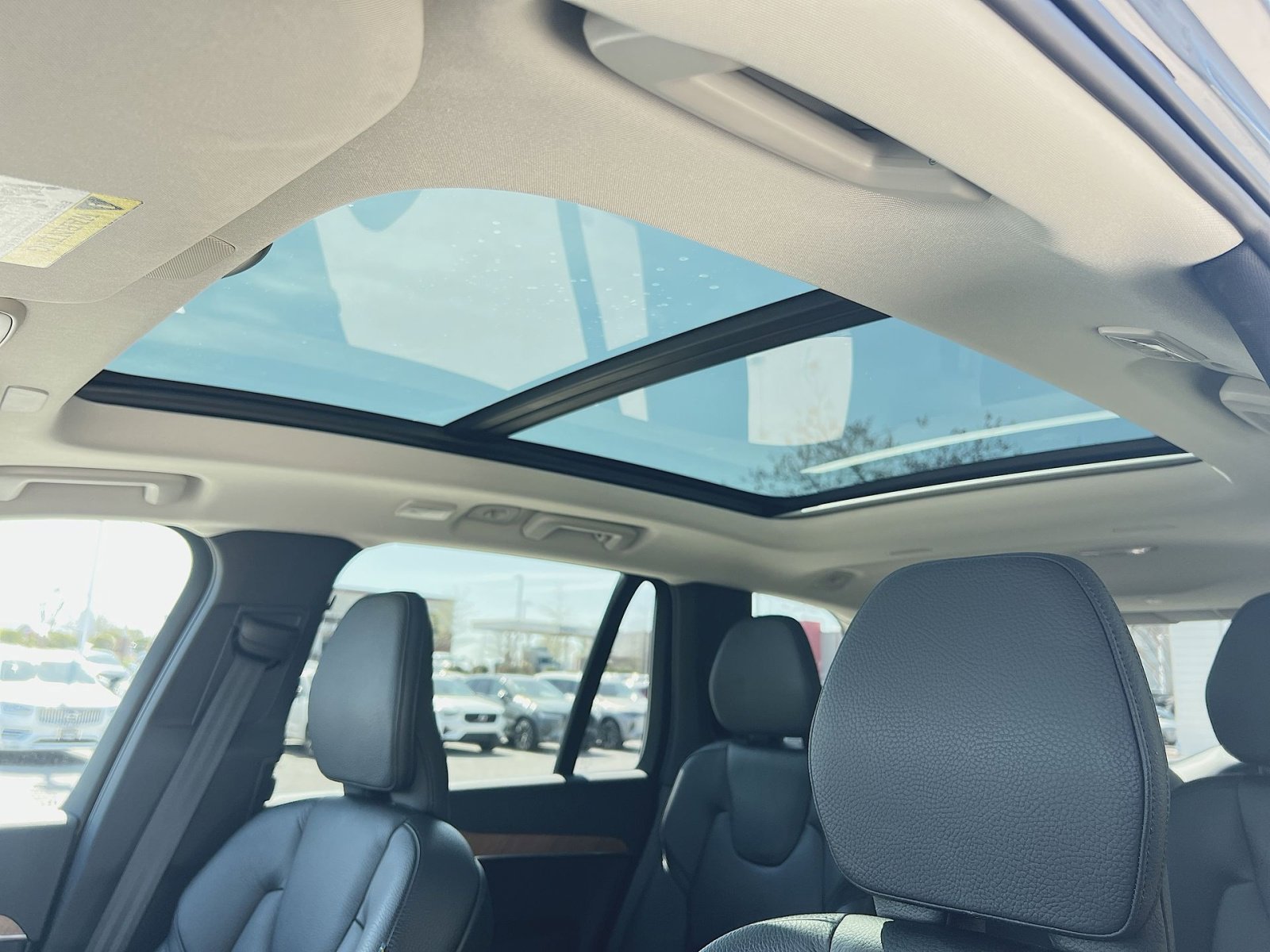 Used 2023 Volvo XC90 B6 Plus image 32