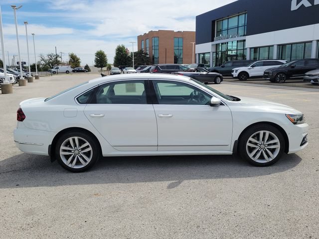 Used 2017 Volkswagen Passat 1.8T SEL Premium FWD image 3