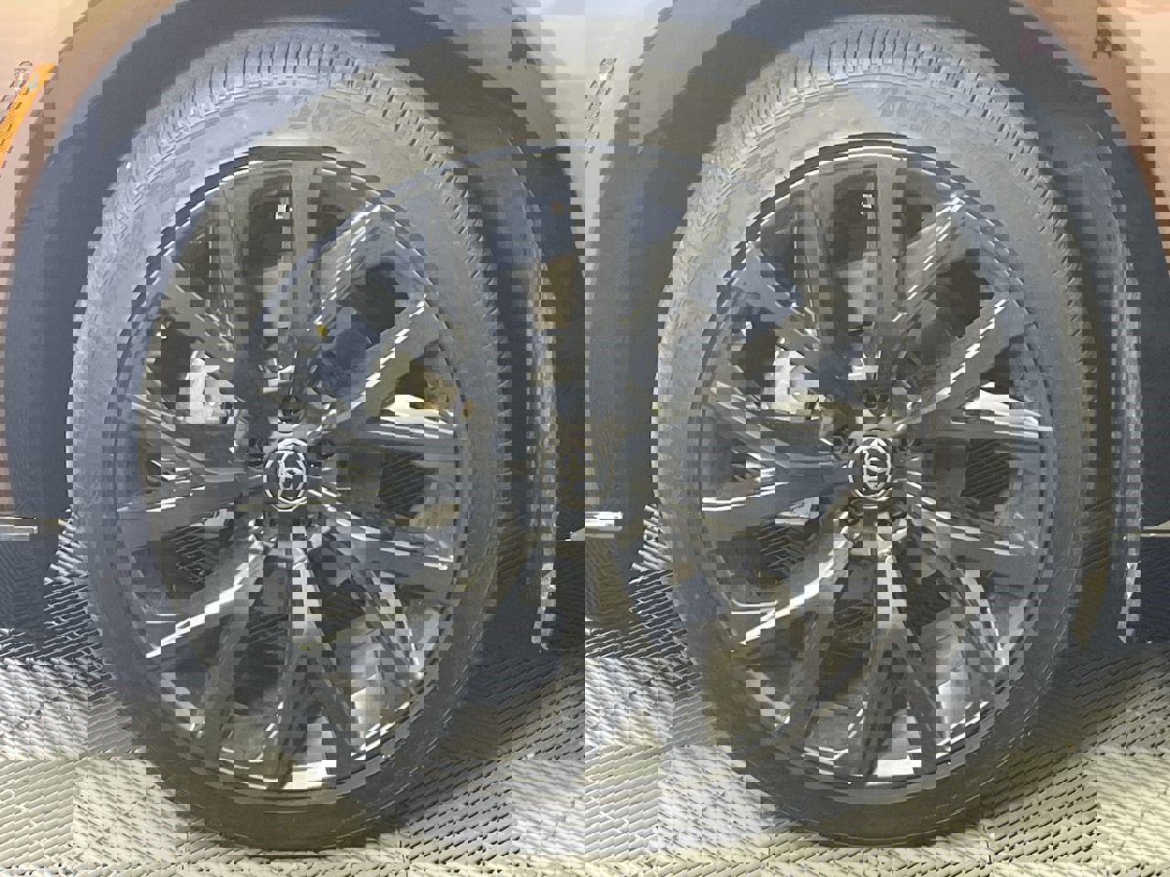 Used 2025 Toyota Crown Signia image 9