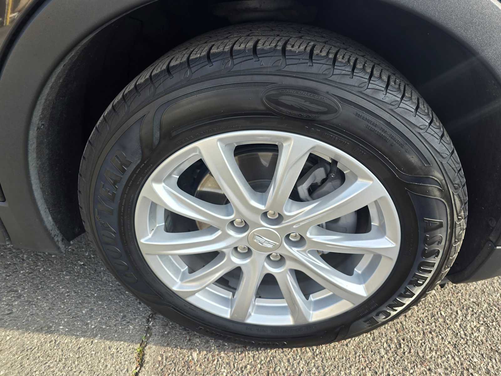 Used 2022 Cadillac XT4 Luxury w/ Cold Weather Package image 9