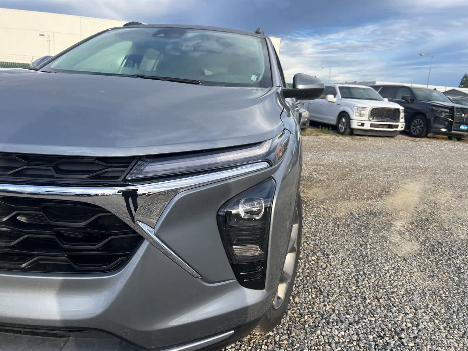 Used 2026 Chevrolet Trax LT FWD image 9