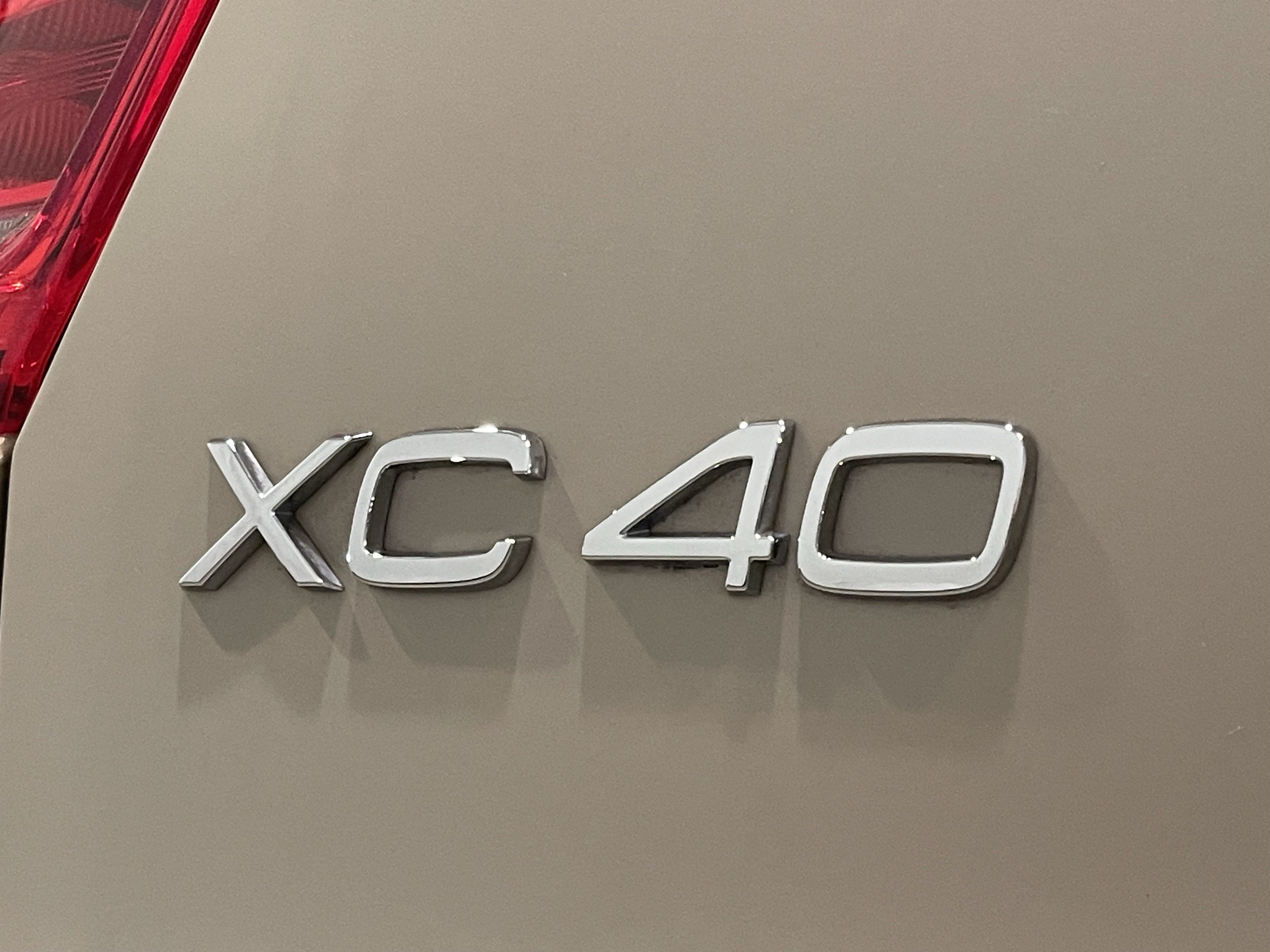 Used 2025 Volvo XC40 B5 Plus w/ Climate Package AWD/4WD image 23