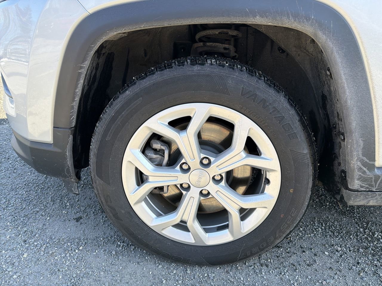 Used 2024 Jeep Compass Latitude image 10