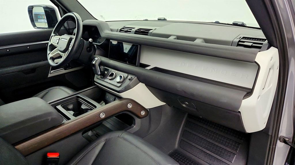 Used 2023 Land Rover Defender 110 S image 30