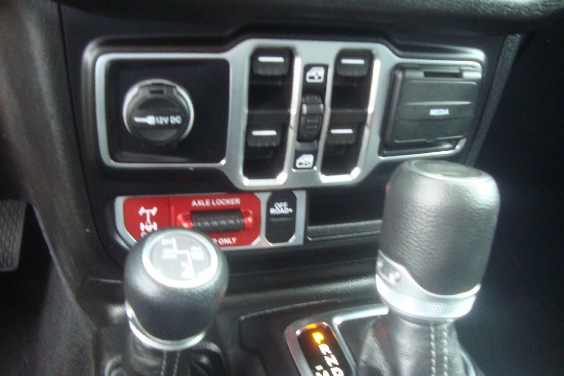 Used 2024 Jeep Wrangler Unlimited AWD/4WD image 15