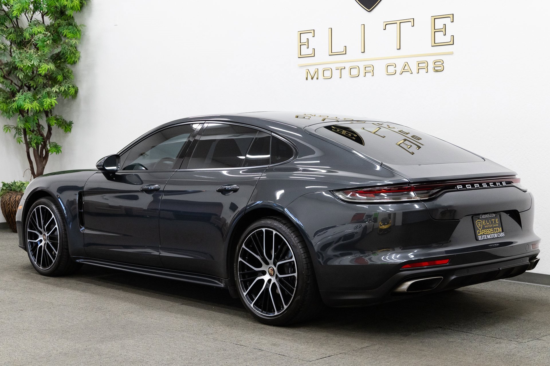 Used 2021 Porsche Panamera image 3
