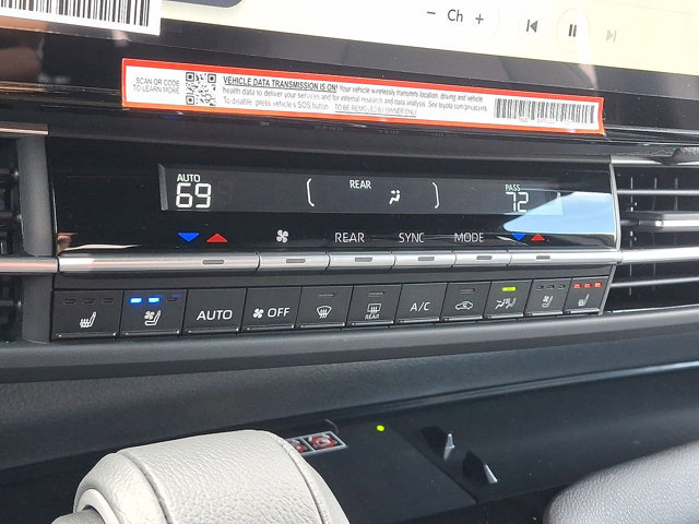 Used 2025 Toyota Sienna Platinum image 20