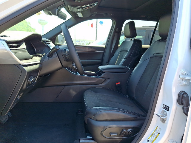 New 2026 Jeep Grand Cherokee Altitude AWD/4WD image 9