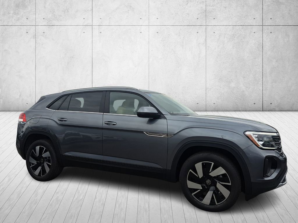 Used 2025 Volkswagen Atlas Cross Sport SE image 3